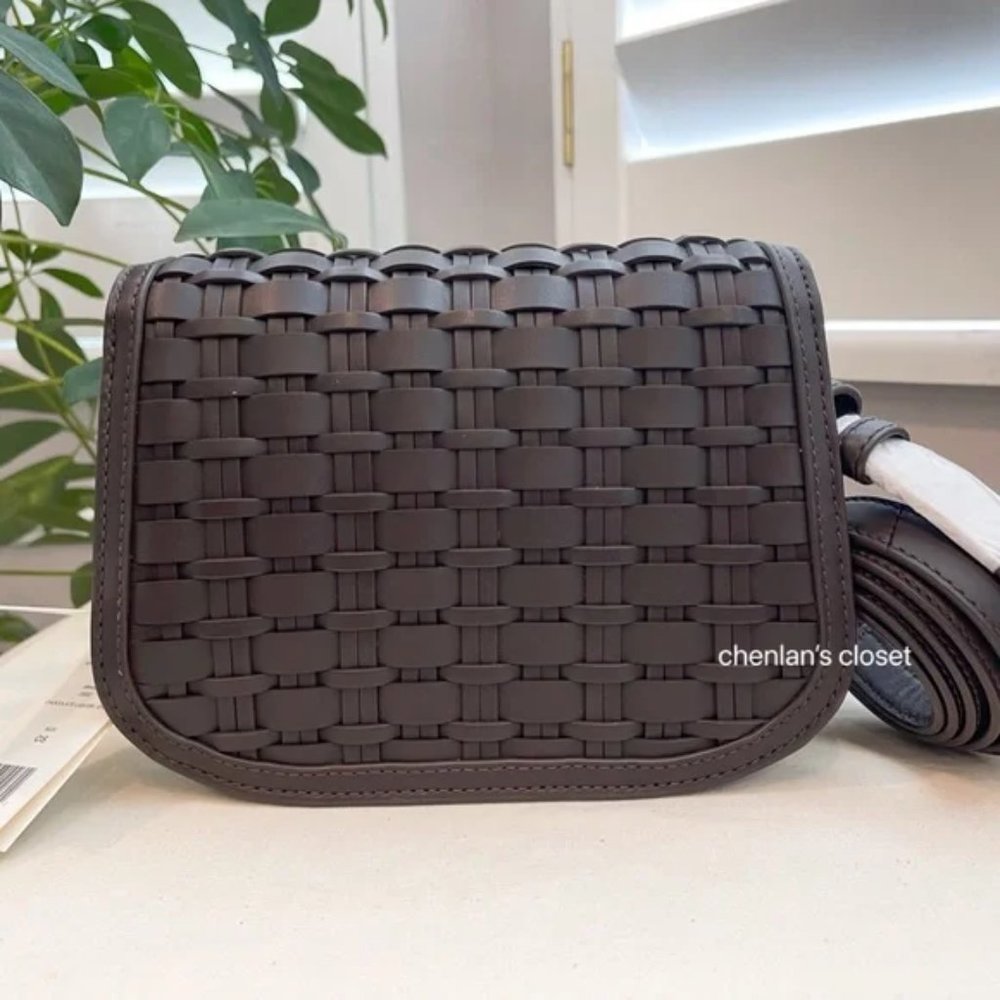 ✨🎀NeW! Tory Burch Britten Woven Small Saddle Bag - Picture 3 of 14